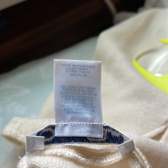 AUTHENTIC Oscar de la Renta Sweater. - Picture 7 of 10